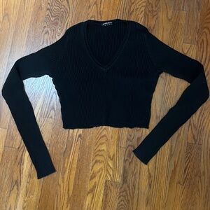 Brandy Melville cropped long sleeve sweater top